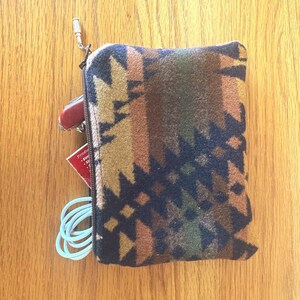 Pochette in lana Pendleton con motivo tribale stile sud-ovest, borsa con cerniera, portamonete in stile western, regalo artigianale da uomo, organizer da viaggio. immagine 6