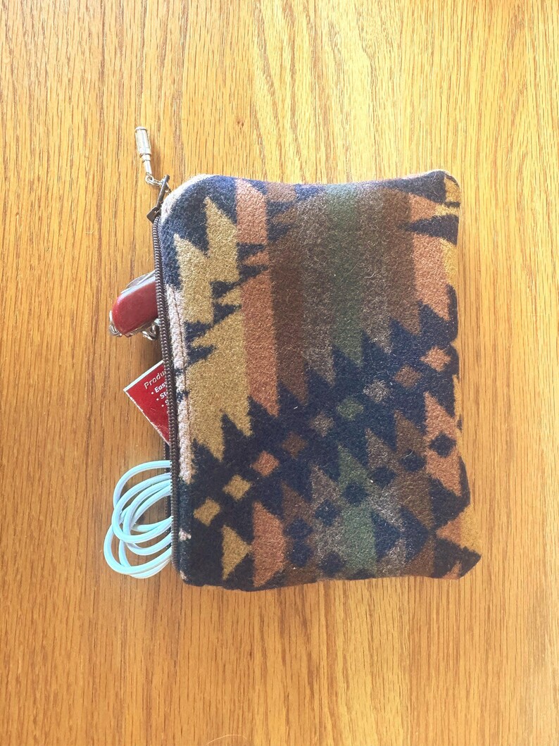 Pochette in lana Pendleton con motivo tribale stile sud-ovest, borsa con cerniera, portamonete in stile western, regalo artigianale da uomo, organizer da viaggio. immagine 6