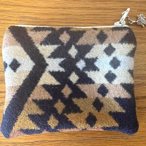 Pochette in lana Pendleton con motivo tribale stile sud-ovest, borsa con cerniera, portamonete in stile western, regalo artigianale da uomo, organizer da viaggio. immagine 14