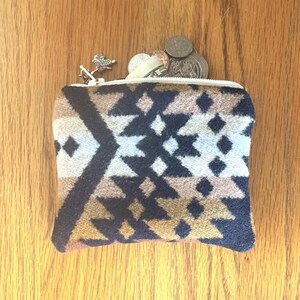 Pochette in lana Pendleton con motivo tribale stile sud-ovest, borsa con cerniera, portamonete in stile western, regalo artigianale da uomo, organizer da viaggio. immagine 12