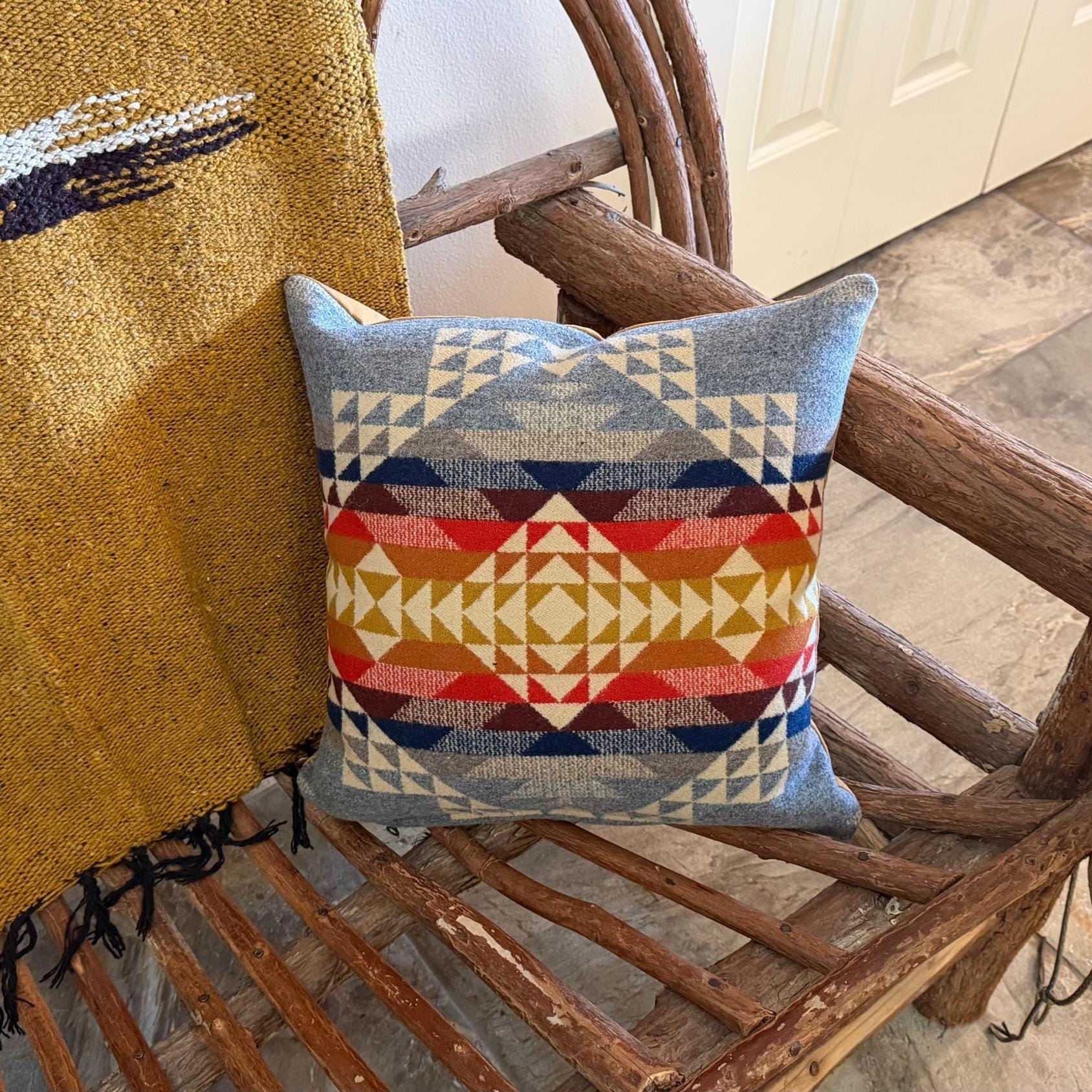 Pendleton 幾何学模様 クッション＆ブランケットのセット Pendleton Cover - Etsy