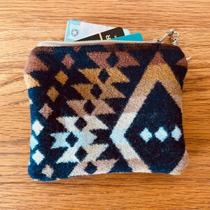 Pochette in lana Pendleton con motivo tribale stile sud-ovest, borsa con cerniera, portamonete in stile western, regalo artigianale da uomo, organizer da viaggio. immagine 10