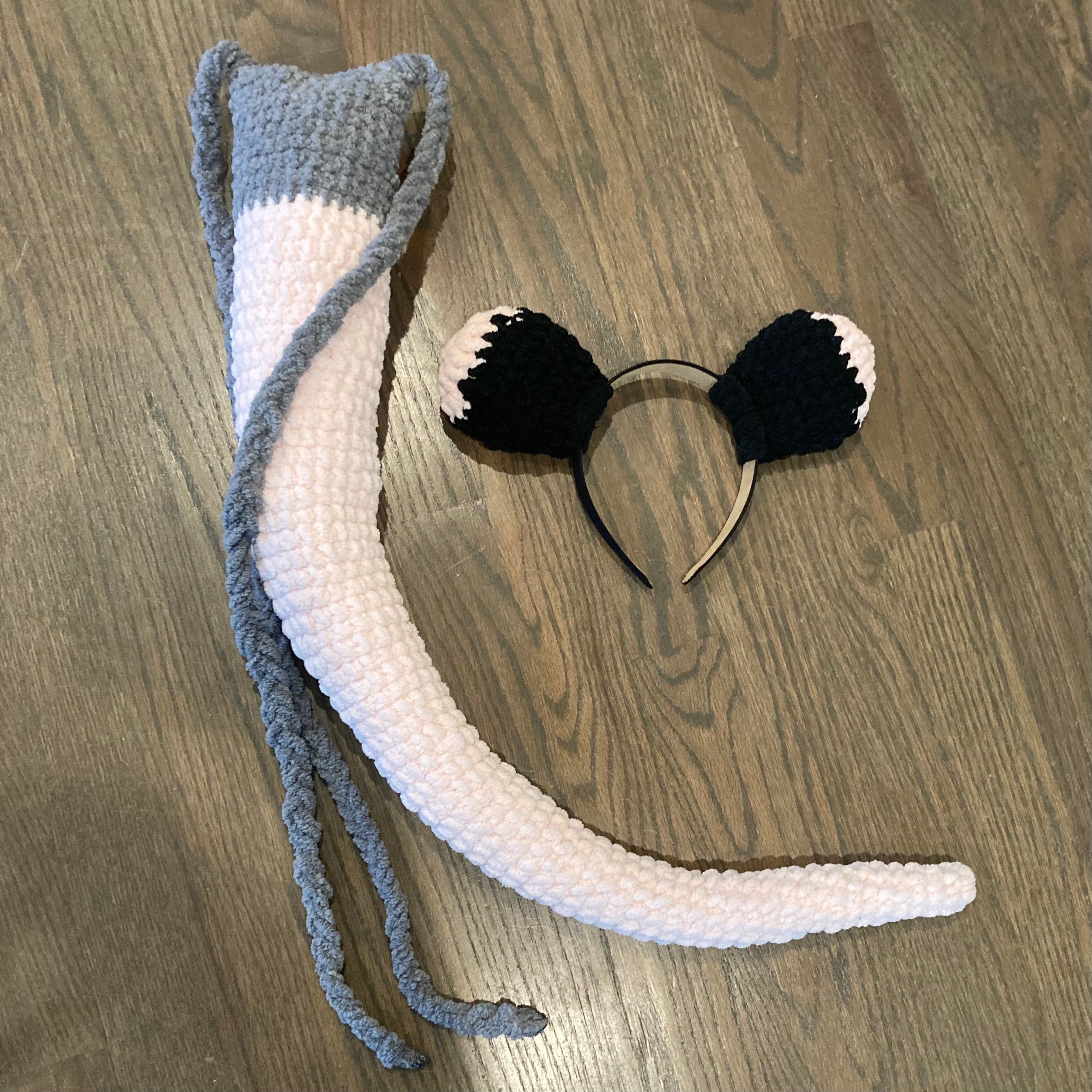 Opossum Cosplay Schwanz & Ohren Handgehäkelt von Kinderbuch Autorin Gina Gallois