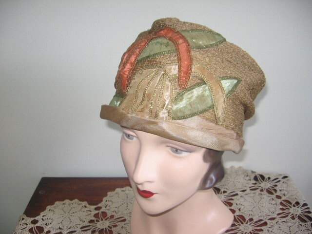 Antique Hat / 1920's / Cloche / Toque 