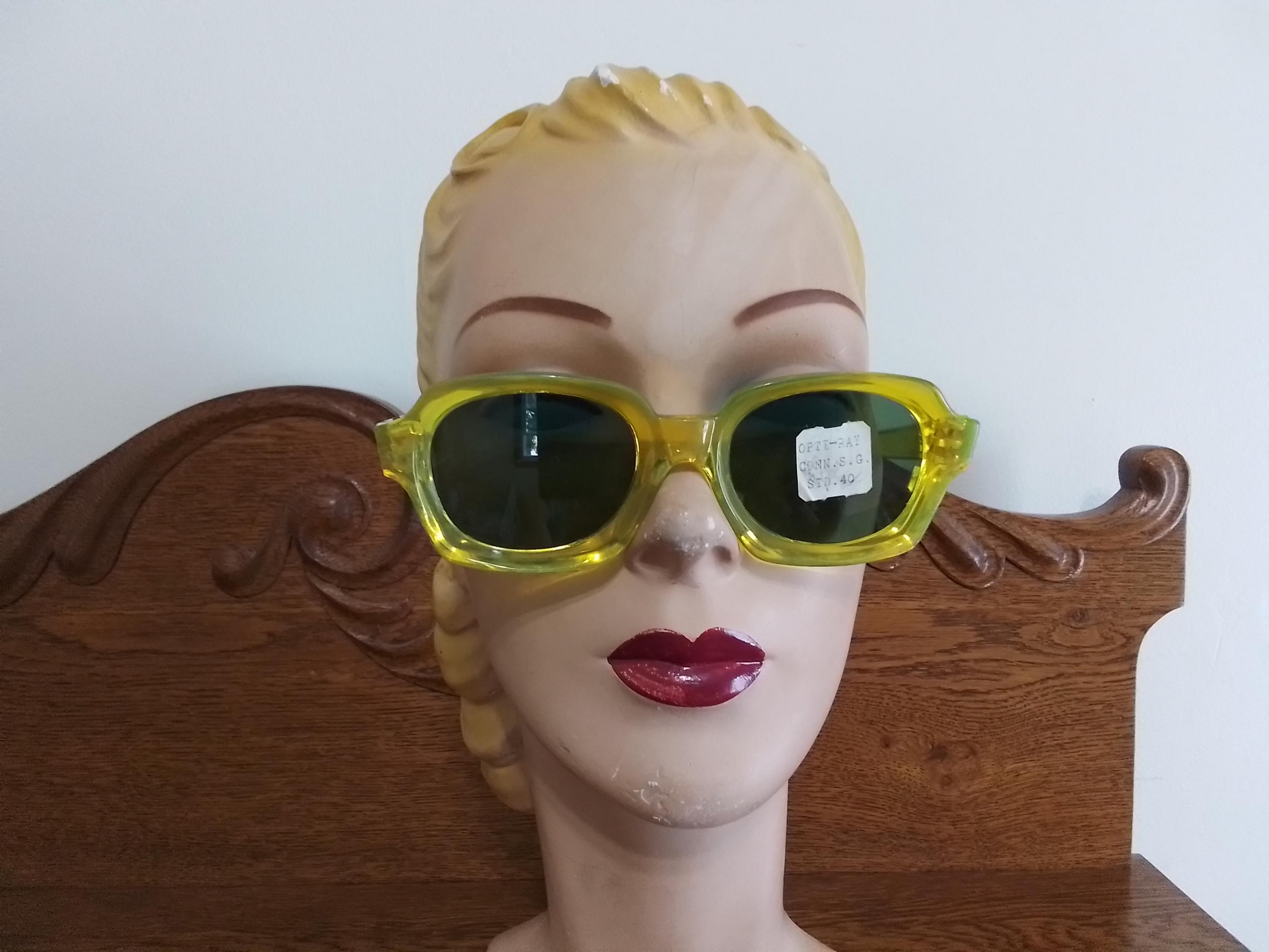 mohali bakers kim kardashian large sunglasses