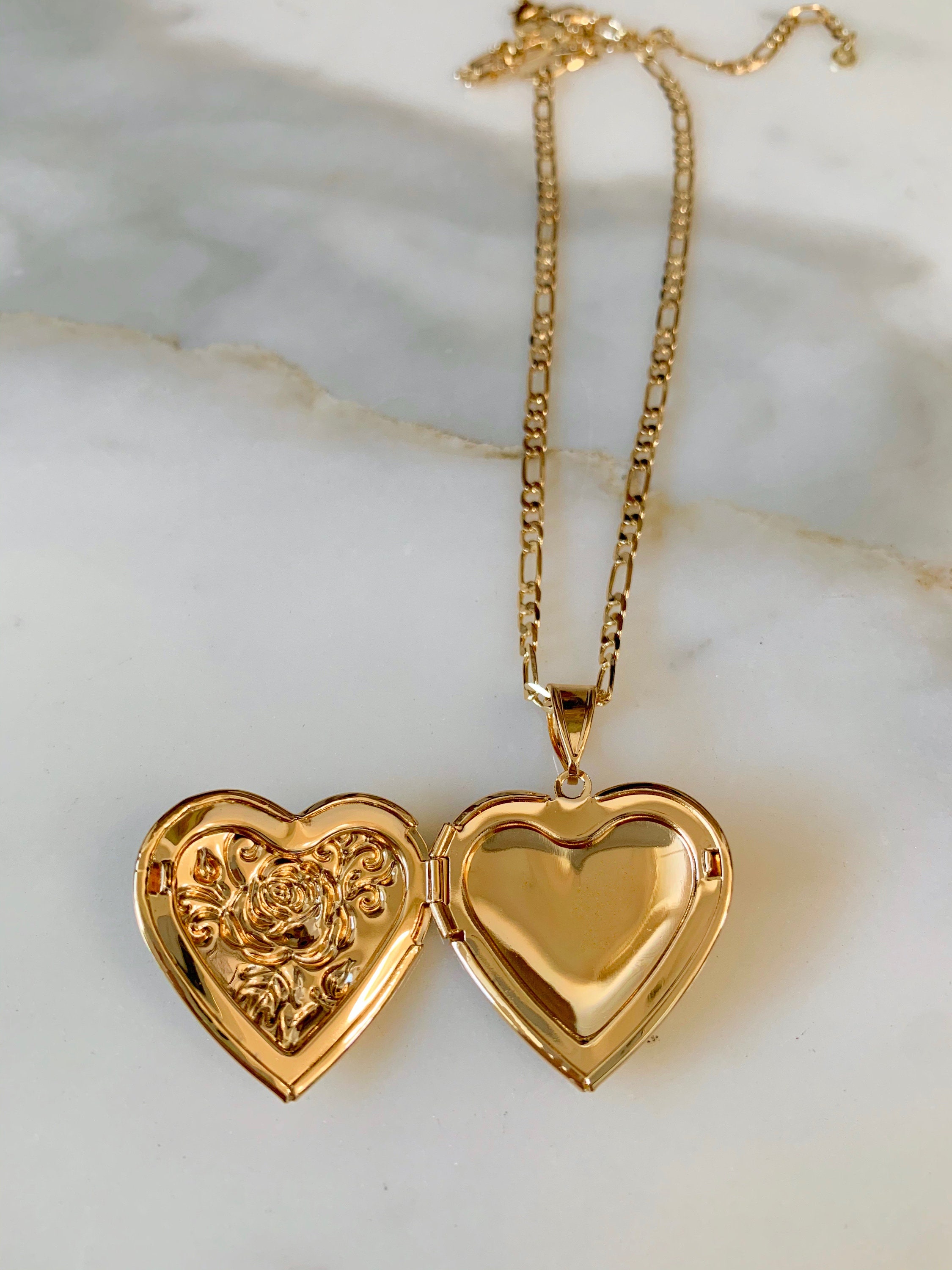 Gold heart locket necklace 2024 with picture inside