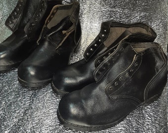 Vintage Black Leather Ankle Boots, Classic Old-Era Lace-Up Silhouette, Retro Heritage Footwear