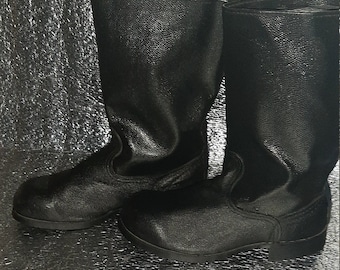 Stivali vintage in pelle kirza nera, alti 34–36 cm, calzature retrò, raro stile da lavoro degli anni '80