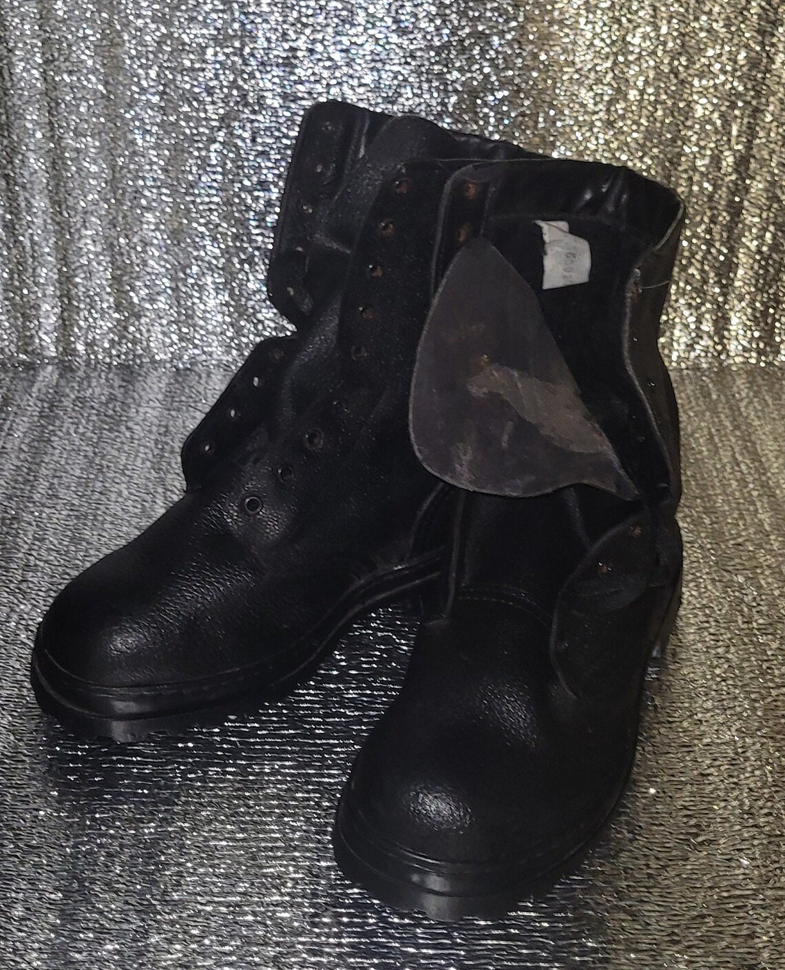 Vintage Black Leather Lace-Up Boots, Tall Classic Footwear, Sturdy Old-Era Style, foto 4 di 5