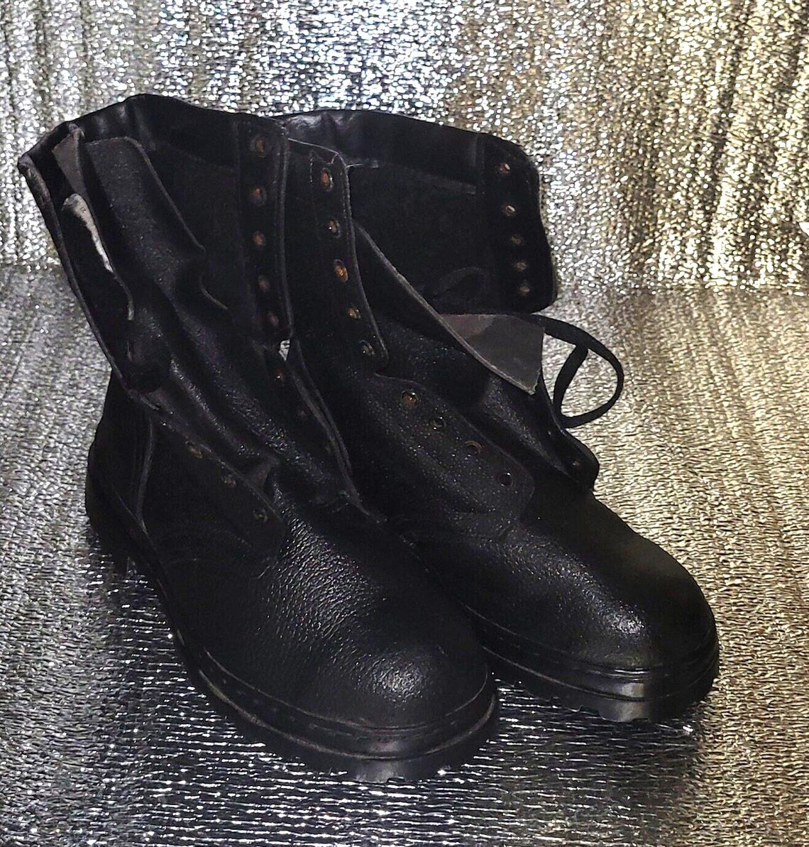 Vintage Black Leather Lace-Up Boots, Tall Classic Footwear, Sturdy Old-Era Style, foto 2 di 5