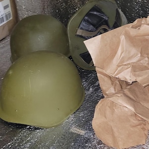 Casco de seguridad de acero vintage de los años 50, casco protector industrial del Bloque del Este