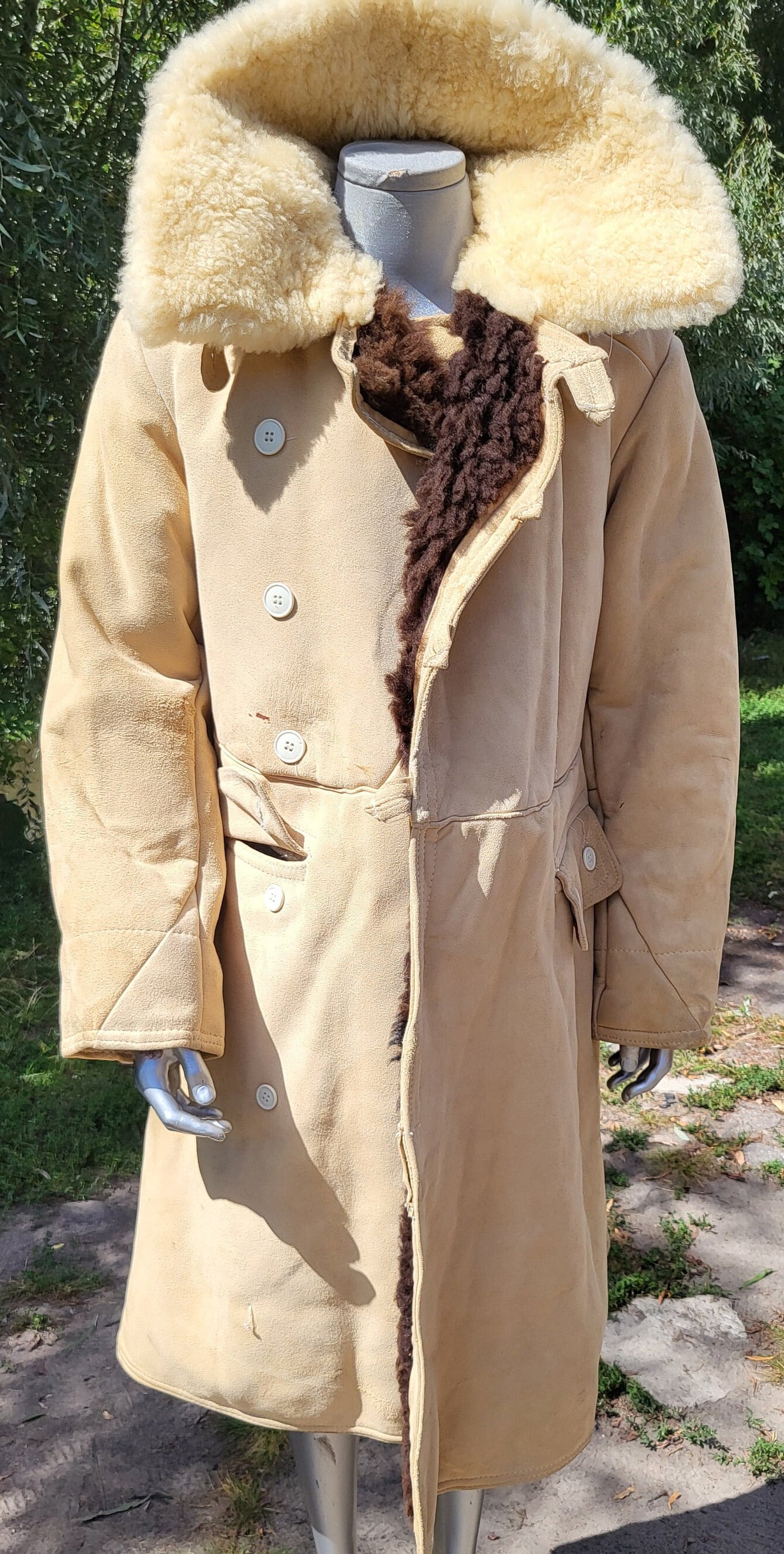 ヴィンテージの厚手のシープスキンの毛皮のコート、冬のロングコート