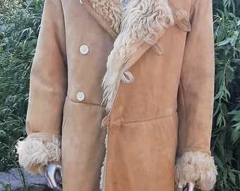 ヴィンテージの厚手のシープスキンの毛皮のコート、冬のロングコート