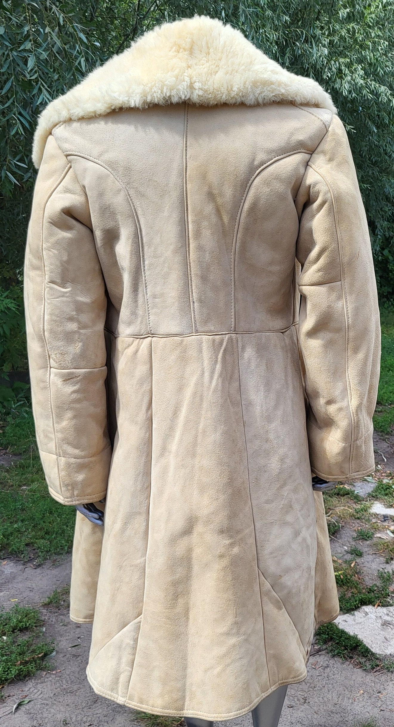 ヴィンテージの厚手のシープスキンの毛皮のコート、冬のロングコート