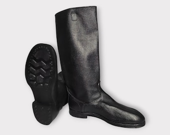 Stivali alti vintage taglia 49, stile classico da telone, calzature rare di un'epoca passata, periodo URSS