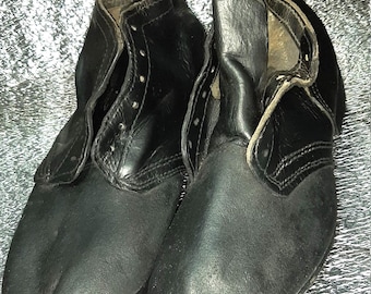 Stivali vintage in pelle nera con lacci, suola in vera pelle URSS anni '60