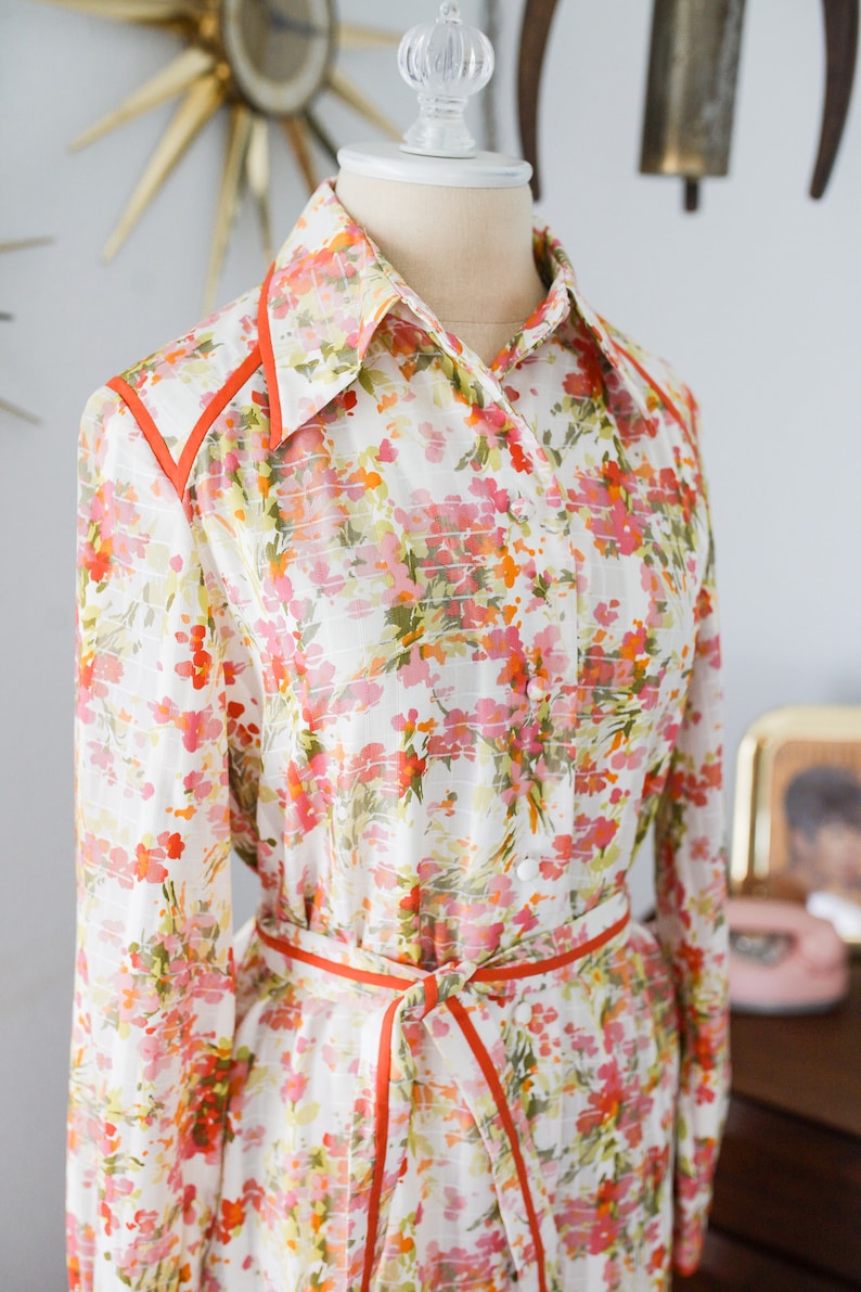 Vintage 1970s Floral Dagger Collar Dress with Pockets