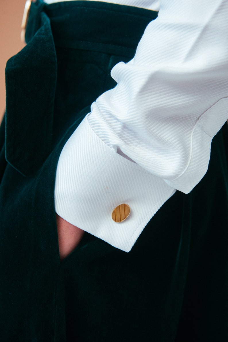 Premium quality luxurious Easy Care  white cotton blouse. White french cuff blouse SLIM FIT. Ladies french cuff business blouses. White button up dress shirt womens. French cuff white shirt women´s. White button down shirt women´s long sleeve