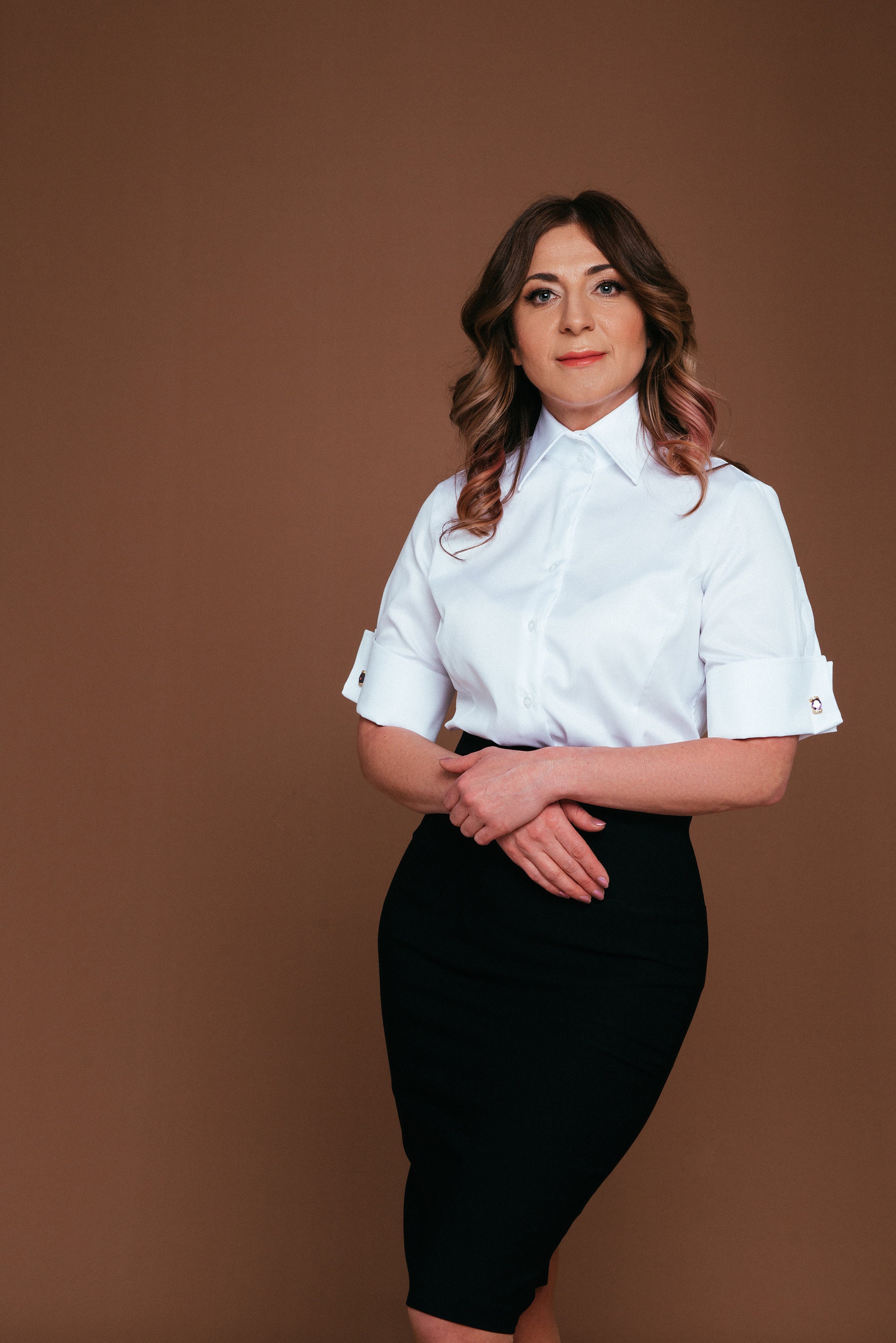 white collared short sleeve button up blouse