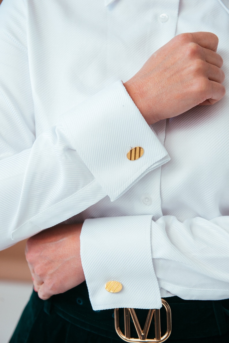 Premium quality luxurious Easy Care  white cotton blouse. White french cuff blouse SLIM FIT. Ladies french cuff business blouses. White button up dress shirt womens. French cuff white shirt women´s. White button down shirt women´s long sleeve