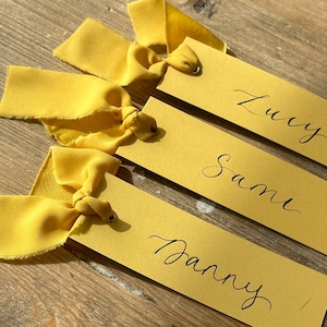 Tarjeta con nombre de lugar con caligrafía AMARILLO LIMÓN / Tarjeta con limón y cinta de gasa color limón / Tarjeta con nombre de lugar / Boda, fiesta, baby shower, maximalista