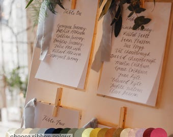 Tarjeta colgante con cinta para el plano de mesas de boda: Letrero de plano de asientos DIY escrito a mano tamaño A5 (A5)
