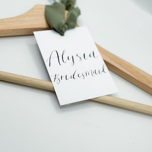 Bord bruiloft stoel gereserveerd | Hangerlabel bruidsjurk | Eucalyptus-chiffon handgeschreven kalligrafie gereserveerde stoeltag | Eucalyptus, salie