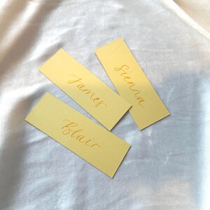 Cartão de nome de lugar com caligrafia amarelo-limão | Cartões de lugar amarelos para eventos | Cartão de lugar plano em branco, casamento, festa, chá de bebê, maximalista, brilhante