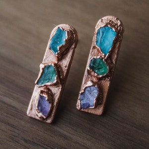 Raw neon blue and green apatite and amethyst copper arched stud earrings image 2
