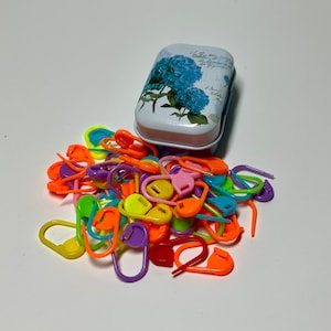 Plastic Locking Stitch Markers for Knitting and Crochet Safety Pin 10-100 Sets | Assorted Colors | Accessories Tin | Knitter / Crochet Gift