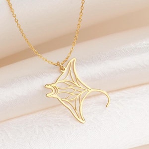 14K Solid Gold Manta Ray Necklace, Stingray Jewelry, Ocean Lover Gift, Gold Fish Pendant, Sea Life Jewelry, Nautical Gift, Beach Jewelry