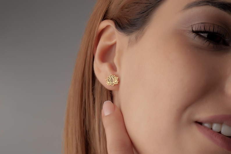 14k Gold Crystal Lotus Flower Stud Earring Single