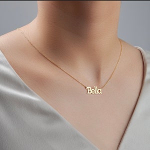 Collar de regalo del Día de las Madres Collar de nombre vertical Collar de nombre monograma Collar de mamá personalizado Collar personalizado de plata Collar de regalo de mamá