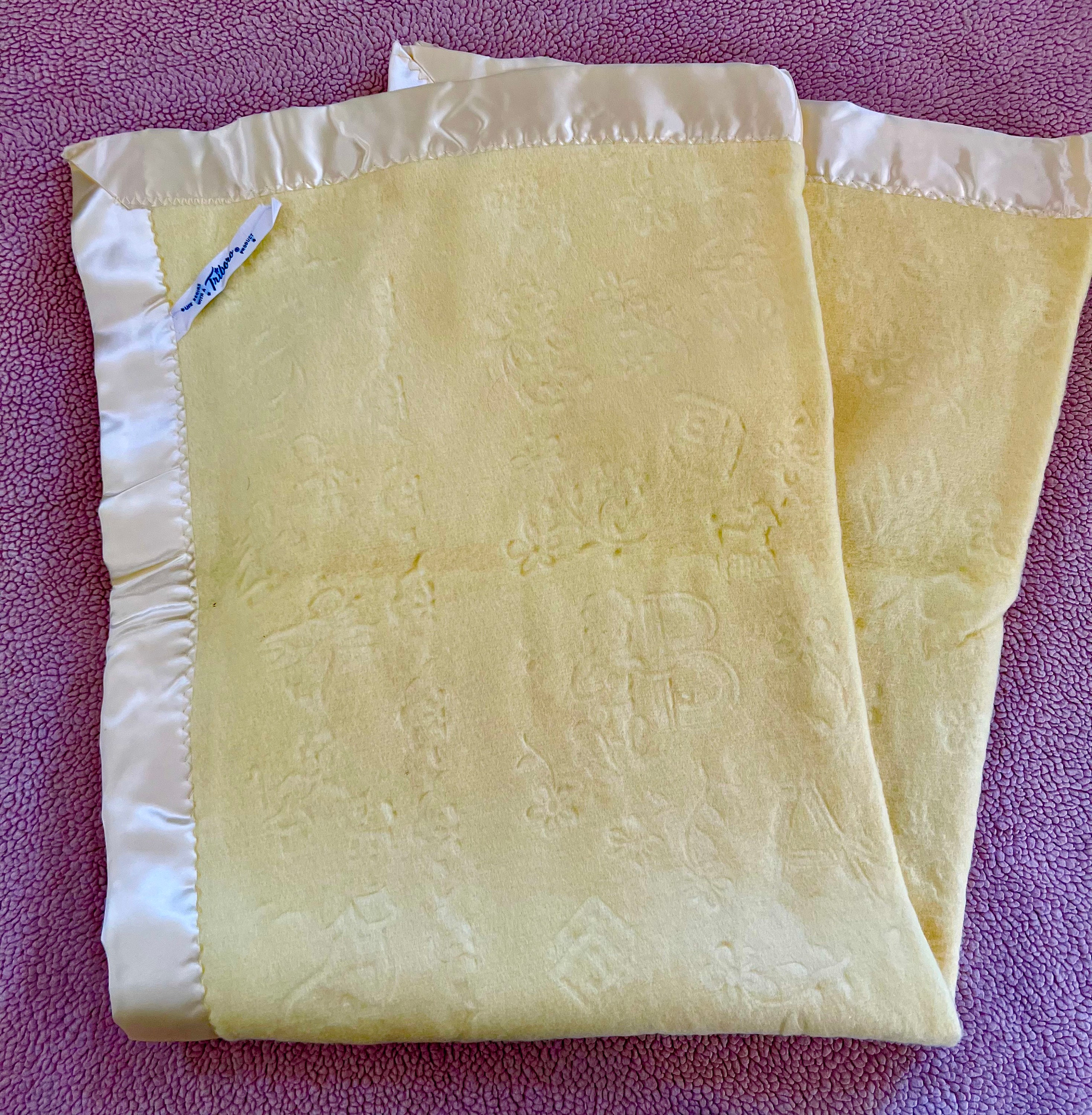 Yellow blanket with satin trim hotsell