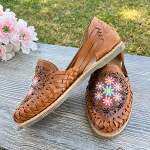 Huarache sandals, Mexican sandals sunflower. Leather sandals. Huarache Sandal. boho shoes. Mexican Huaraches. Leather huarache for women.