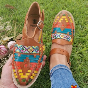 Colorful leather sandal and platform sole, Mexican shoes rainbow, Huarache sandals, Women Shoes, Huarache sandals, mexican style.