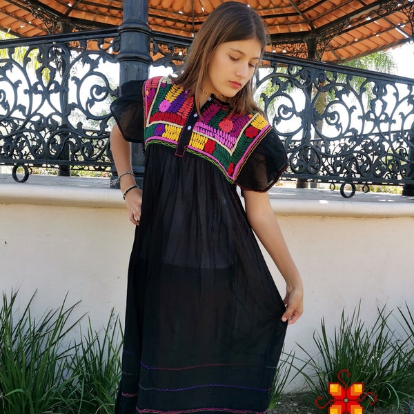 Robe mexicaine manches papillon - robe longue - Robe brodée - Robe traditionnelle - robe mexicaine - robe folklorique mexicaine - Robe florale