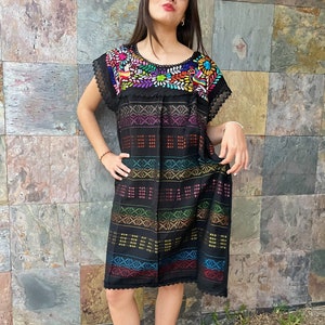 Robe mexicaine traditionnelle - habillage mexicain - robe folklorique mexicaine - robe brodée mexicaine - robe mexicaine faite à la main