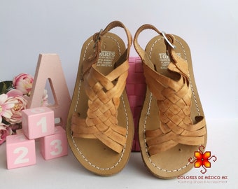 Girls sandals - Mexican shoes for girl - girls huarache sandals - leather sandals - Huaraches for babies and toddlers - braided hummingbird