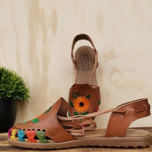 Huarache Sandal, Leather Greek Sandals - Boho shoes. embroired flower Women Shoes - Braided leather shoes - leather sandals for women