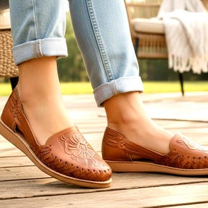 Sandales mexicaines, sandales Huarache à fleurs, sandales en cuir pour femmes, chaussures pour femmes, Huaraches mexicaines. Huarache en cuir pour femmes, chaussures mexicaines