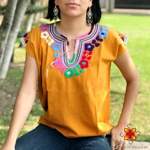 Mexican blouse.  Embroidered blouse. Boho blouse. Huipil. Handmade blouse.  Mexican style blouse. floral blouse