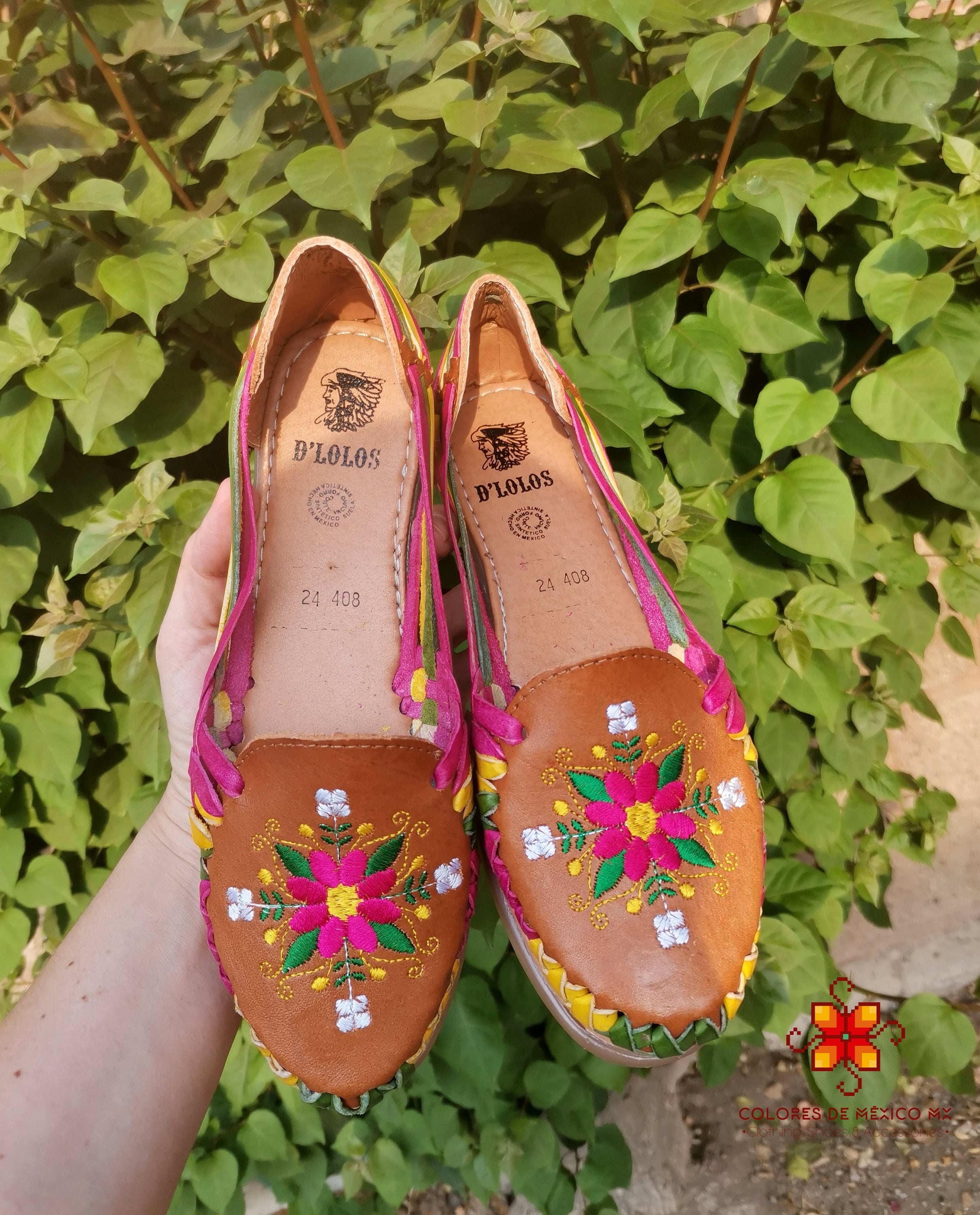 huaraches with flowers