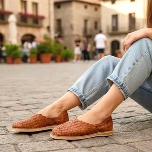 Sandali Huarache, sandali messicani da donna, scarpe messicane in pelle, sandali in pelle, sandali messicani, scarpe in pelle da donna, sandali comodi immagine 1