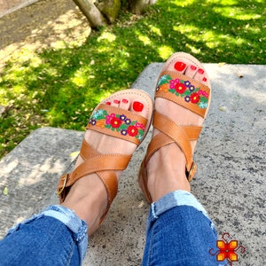 Huarache Sandal, Mexican sandals, embroidered shoes flowers, Leather Shoes, leather sandals Mexican Style, mexican shoes, mexican huarache
