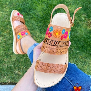 Huarache sandals, Mexican sandals women, flower embroidered shoe, Leather Mexican Shoes, leather sandals, leather shoes women mexican style