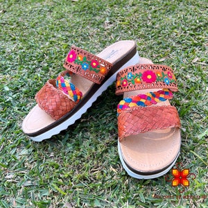 Huarache Sandal, Mexican sandal flowers, Leather Mexican Sandals, Mexican Shoes for women with colorful, huarache sandals, mexican shoes
