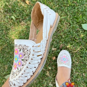 Huarache sandals, Mexican sandals sunflower. Leather sandals. Huarache Sandal. boho shoes. Mexican Huaraches. Leather huarache for women.