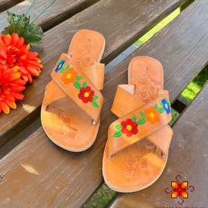 Huarache sandals, Mexican sandals embroidered flowers, Leather Shoes Mexican Style for women, mexican huaraches shoes comfortable more color