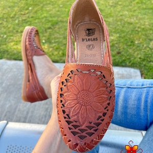 Huarache sandals, Mexican sandals sunflower. Leather sandals. Huarache Sandal. boho shoes. Mexican Huaraches. Leather huarache for women.
